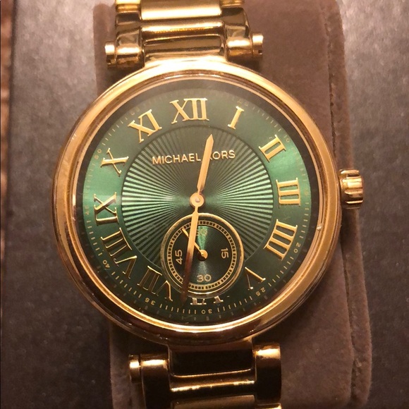 Michael Kors watch! - Picture 3 of 5